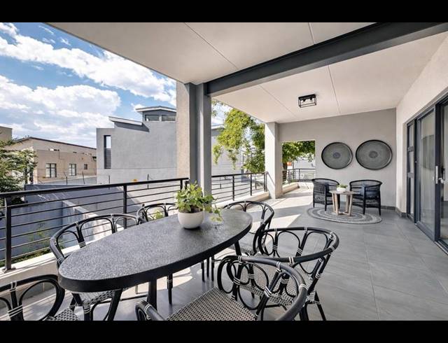 3 BEDROOM APARTMENT FOR SALE IN BRYANSTON